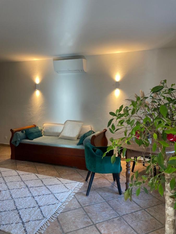 Domaine Des Tuilieres Avec Jacuzzi Apartment วาลูริส ภายนอก รูปภาพ